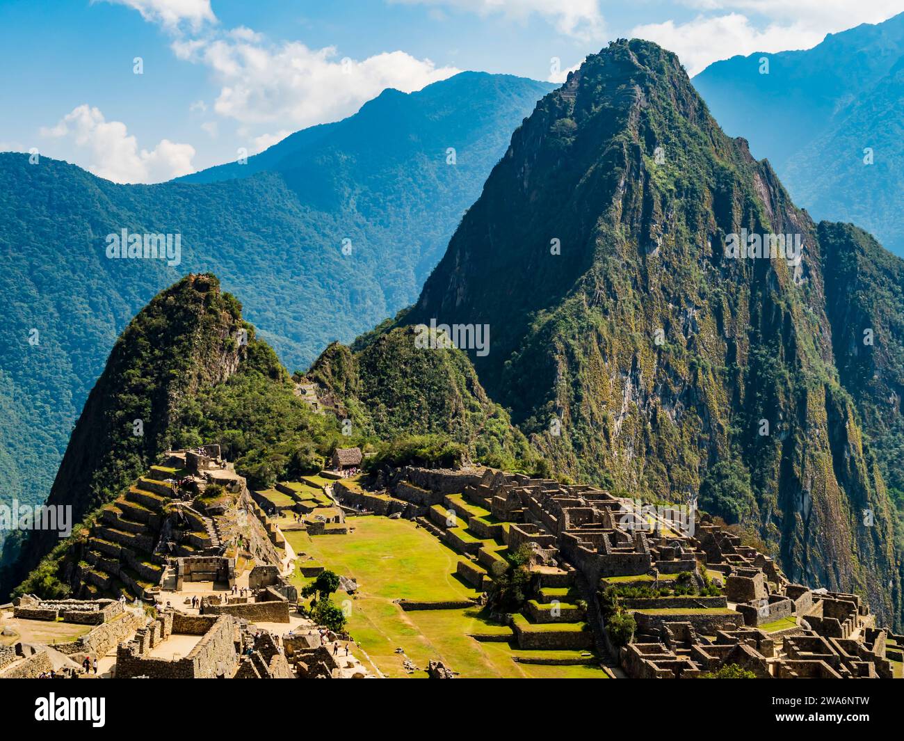 Panoramic view of the lost inca city Machu Picchu, with ruins of the old town, Sacreda Valley of Incas, Cusco region, Peru [SPE2WA6NTW]