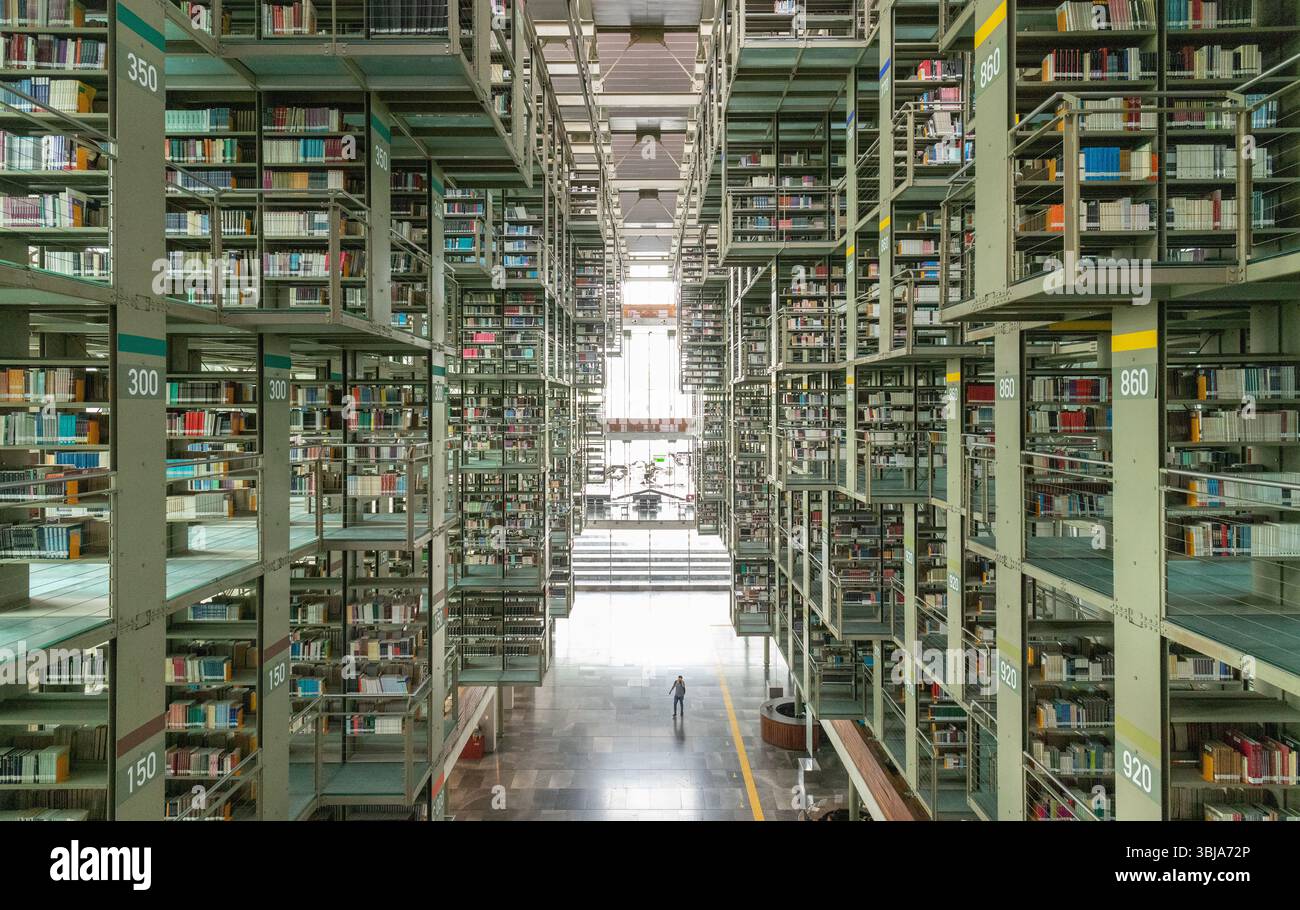 The Vasconcelos Library, also known as the Megabiblioteca, featuring suspended steel bookshelves and modern acrhitectural design. Mexico City, Mexico. [SPE3BJA72P]