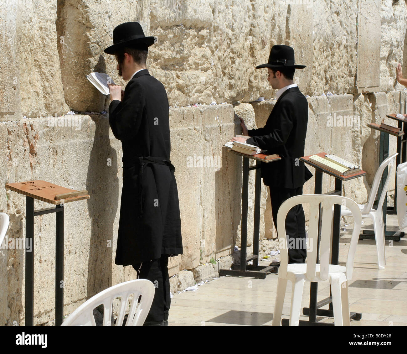 jewish men praying at the wailing wall jerusalem israel [SPEB0DY28]