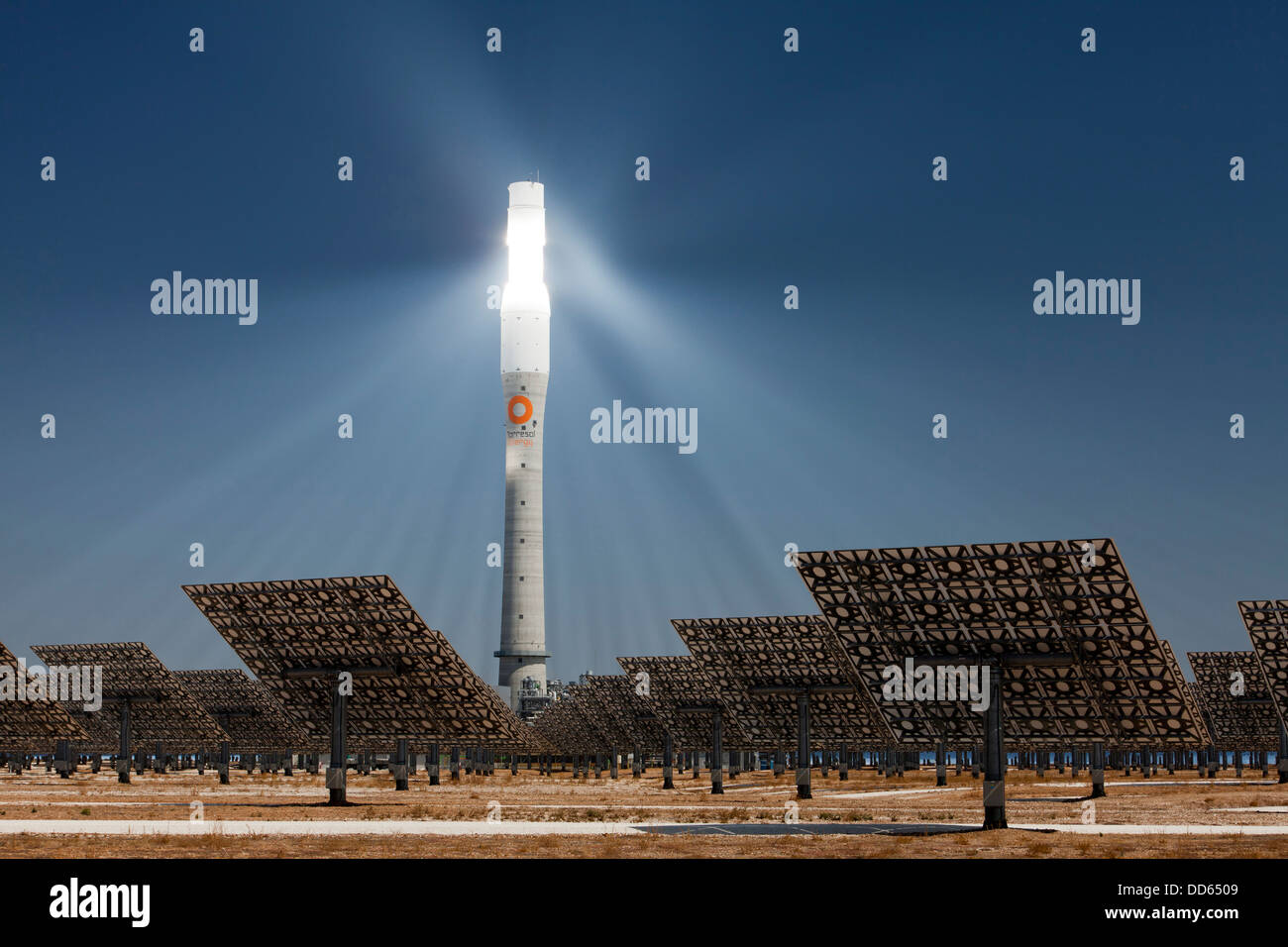 Gemasolar is a concentrated thermal solar  tower plant with a molten salt heat storage system. [SPEDD6509]