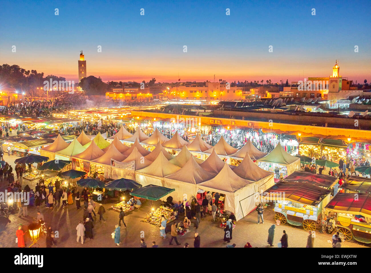 Djemaa el-Fna square at dusk, Marrakech, Morocco, Africa [SPEEWJXTW]