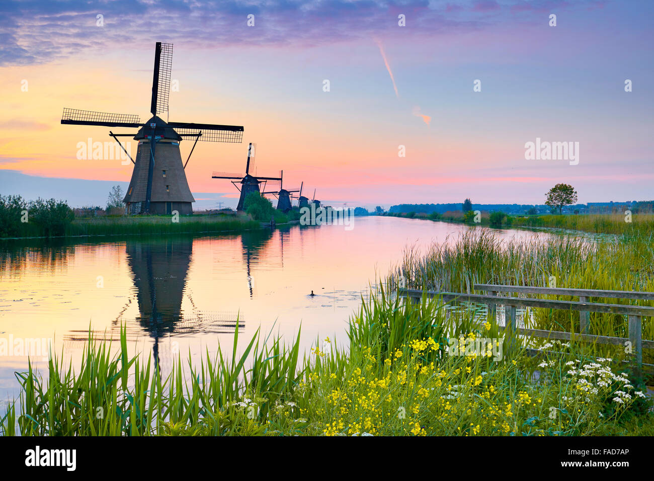 Netherlands windmill, Kinderdijk, Holland [SPEFAD7AP]