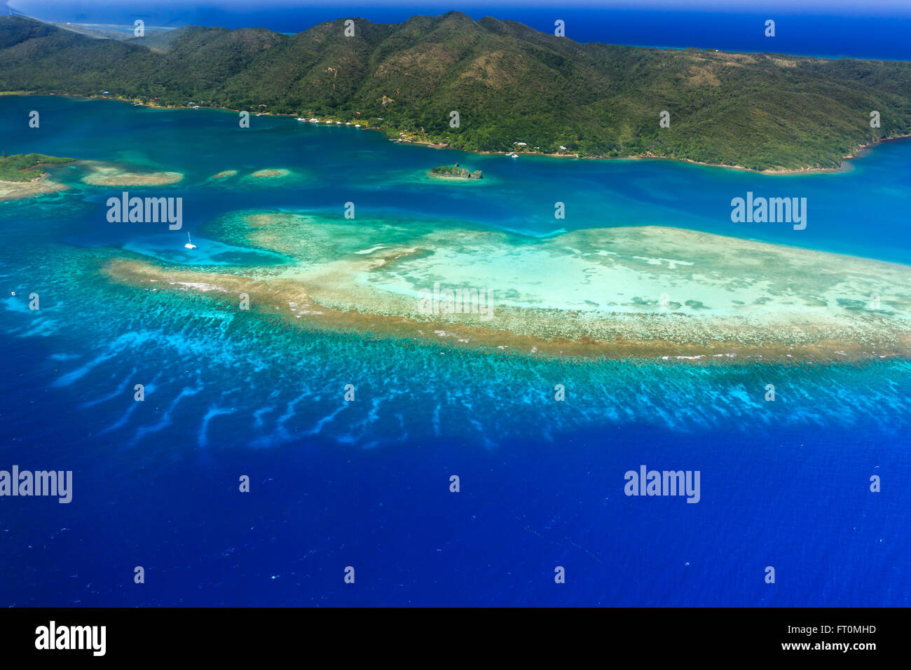 Aerial image of Roatan island and reef [SPEFT0MHD]